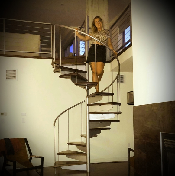 Meet your Posher, Valérie - Picture 1 of 1